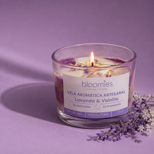 Bloomies Moon Candle